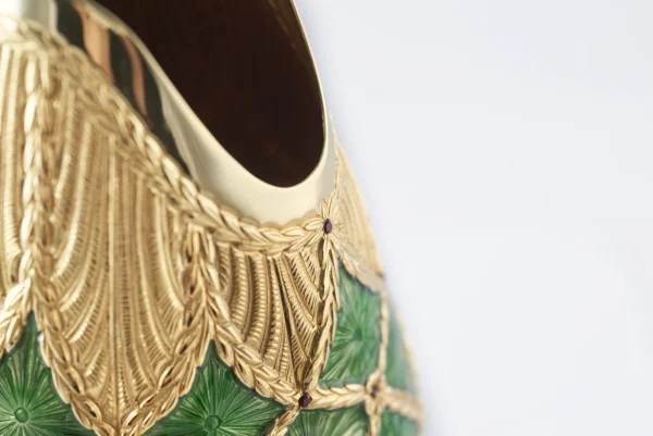 Detail of the Stefano Vigni's Champagne bottle cover Emerald. Inspired by the renowned Fabergé Eggs