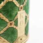 Detail of the Stefano Vigni's Champagne bottle cover Emerald. Inspired by the renowned Fabergé Eggs
