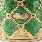Detail of the Stefano Vigni's Champagne bottle cover Emerald. Inspired by the renowned Fabergé Eggs