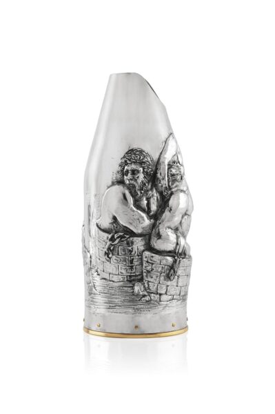 Handcrafted by the florentine master goldsmith Giuliano Foglia, this is a detail of Giganti Champagne bottle cover lid detail featuring a meticulously detailed scene from Dante's Divine Comedy