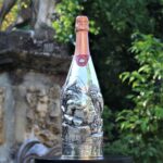 Handcrafted by the florentine master goldsmith Giuliano Foglia, this is a photo of Giganti Champagne bottle cover lid detail featuring a meticulously detailed scene from Dante's Divine Comedy