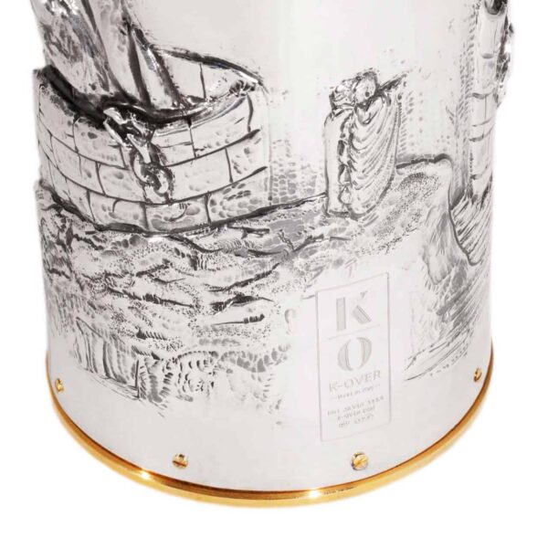 Handcrafted by the florentine master goldsmith Giuliano Foglia, this is a little detail of Giganti Champagne bottle cover lid detail featuring a meticulously detailed scene from Dante\'s Divine Comedy