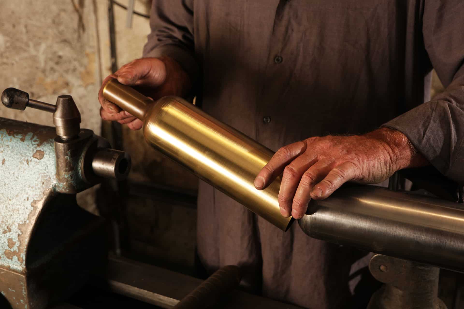 k-over_cover-wine-vino-oro_craftsman-lavorazioni-maestri-artigiani-2