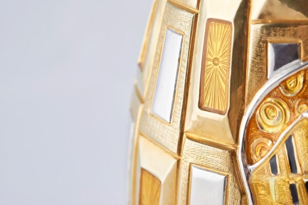 Detail of The Kiss Champagne Bottle Cover