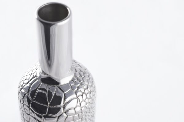 Detail of the Wine bottle cover Alligator