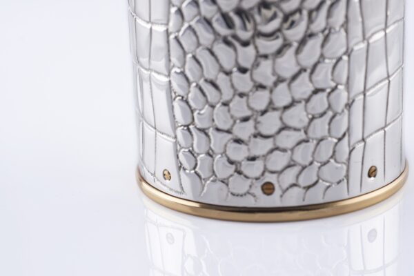 Detail of the Wine bottle cover Alligator