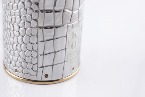 Detail of the Wine bottle cover Alligator