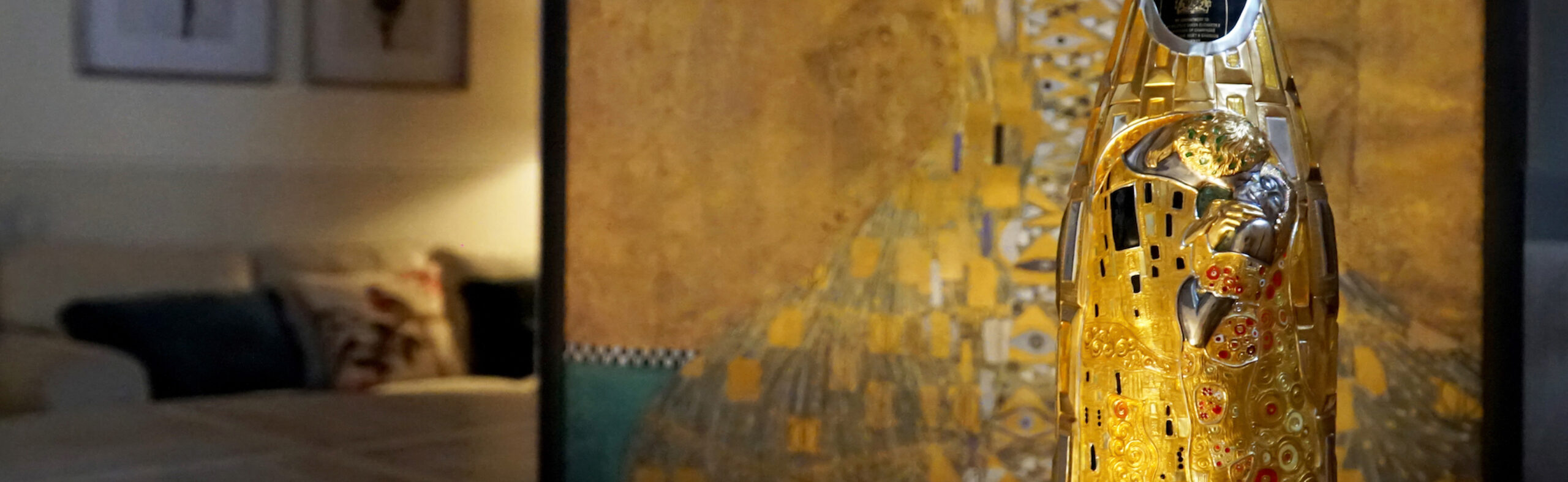Background image with Champagne bottle cover Klimt