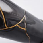 Detail of the Wine bottle cover Kintsugi Wine - Japan Memories: elegant black wine bottle cover inspired by the Japanese art of Kintsugi, with delicate gold cracks enhancing its surface, symbolizing beauty in imperfection and the value of unique stories