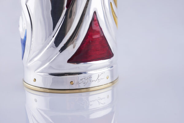 Detail of the master craftsman's signature of the Champagne bottle cover "Incontro"