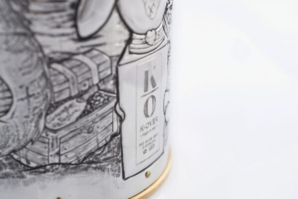 detail of the champagne bottle cover Pirate Story