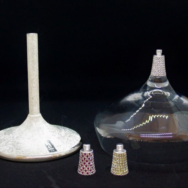 detail of the silver screwing of the wine and champagne glasses